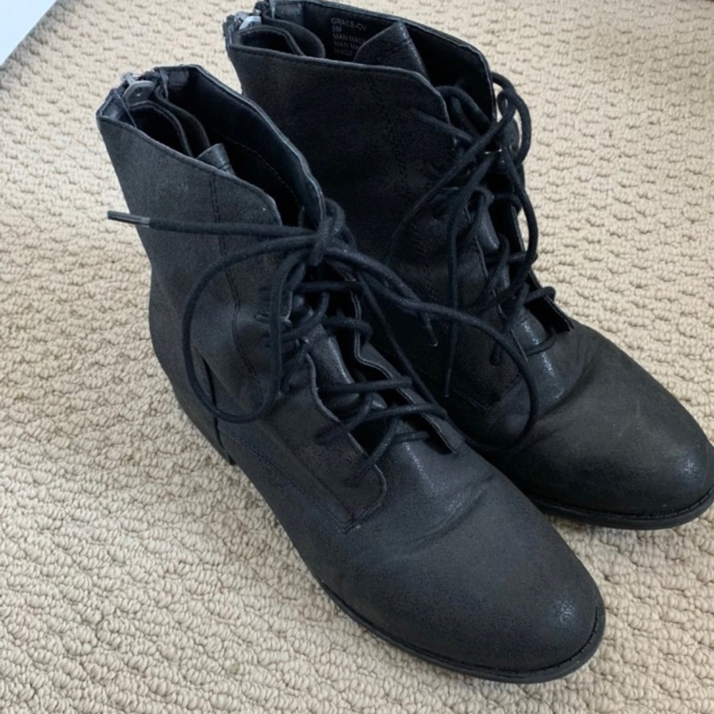 Black booties!!